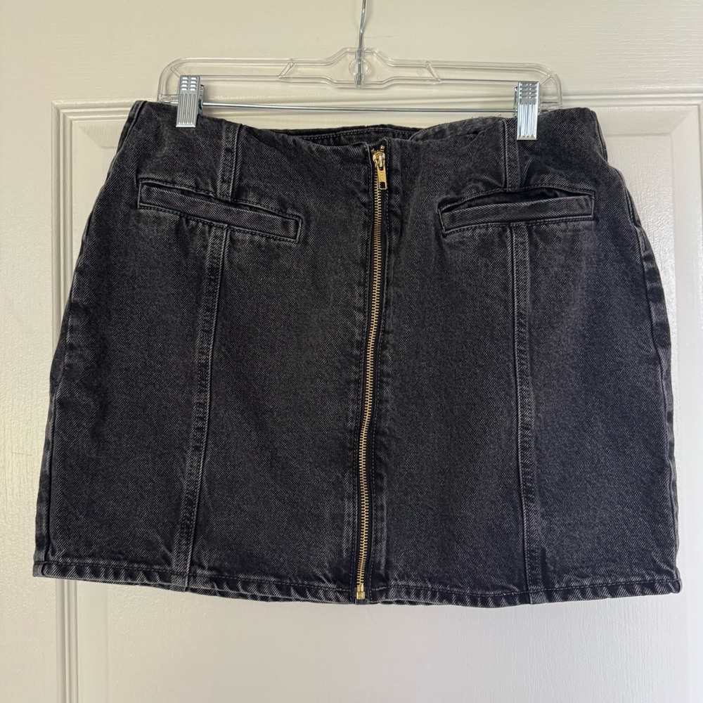 Old Navy Black Mini Skirt with Gold Zipper